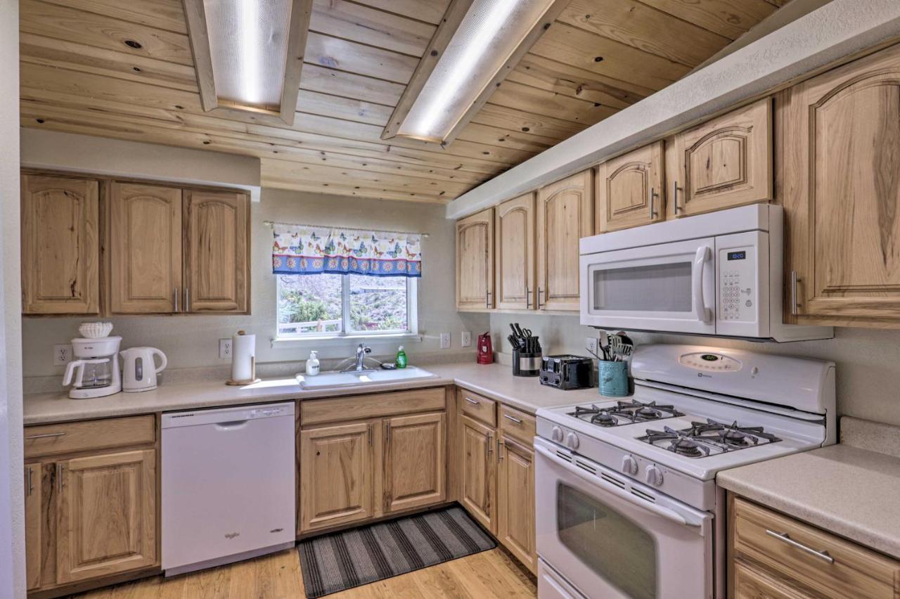 Rustic Bullhead City Retreat With Porch And Views Dış mekan fotoğraf